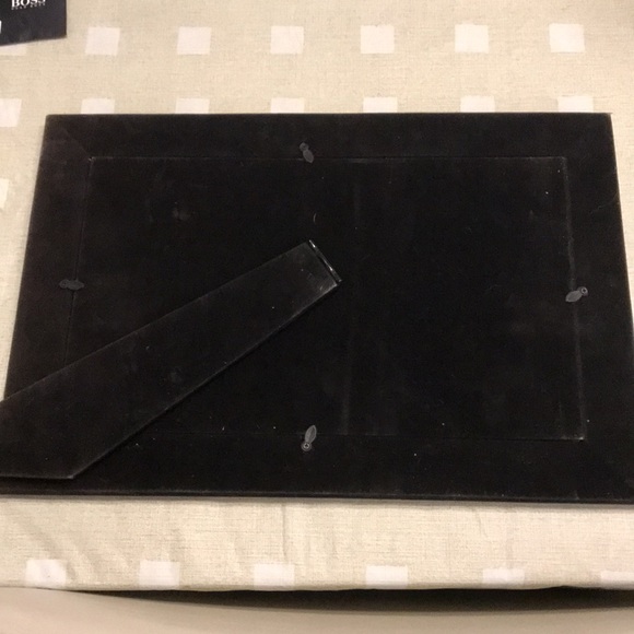 Brand New Leather Embossed Desk Picture Frame! - Picture 5 of 6